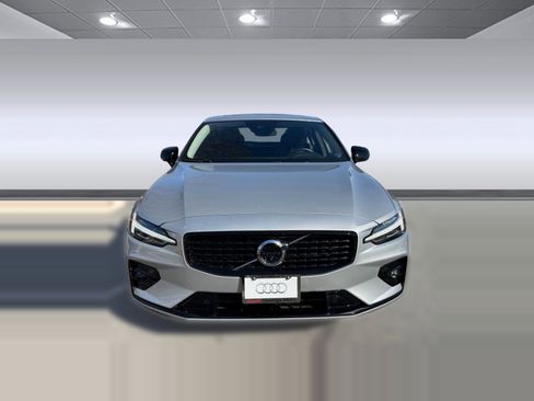 Used 2022 Volvo S60 B5 Momentum image 5