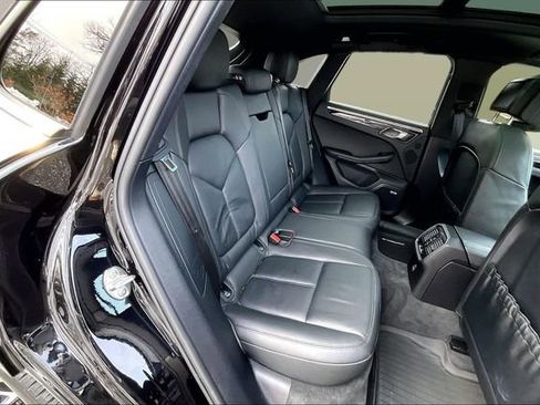 Used 2022 Porsche Macan image 28