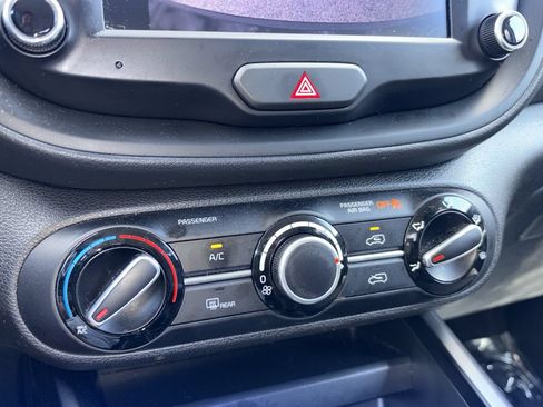 Used 2024 Kia Soul LX w/ Option Group 015 FWD image 5