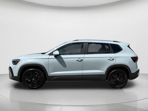 New 2026 Volkswagen Taos SE FWD image 8