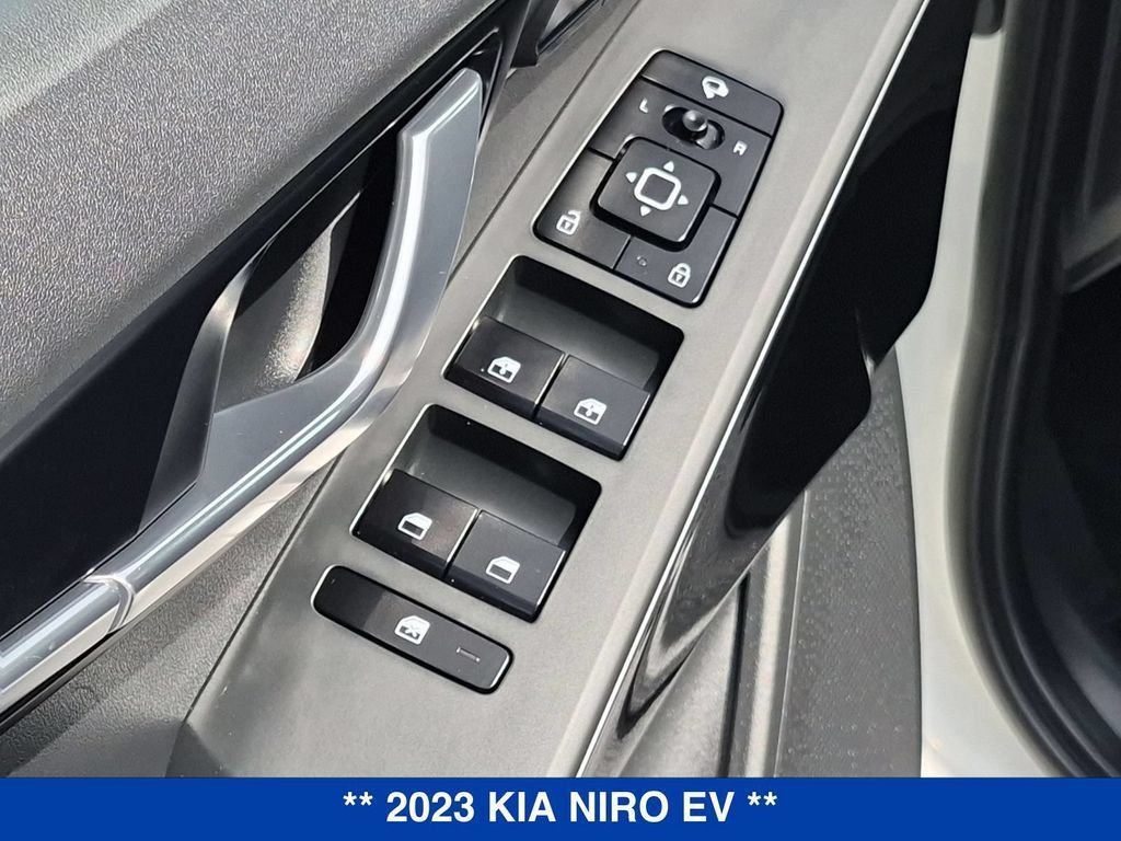 Used 2023 Kia Niro Wave w/ Wave Preserve Package FWD image 10