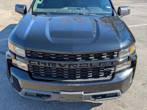 Used 2020 Chevrolet Silverado 1500 Custom w/ Custom Value Package image 12