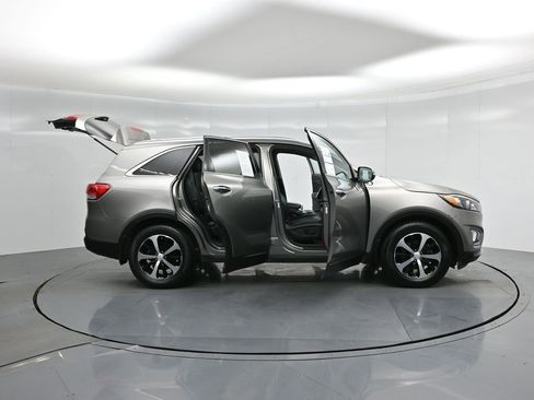 Used 2017 Kia Sorento EX image 5