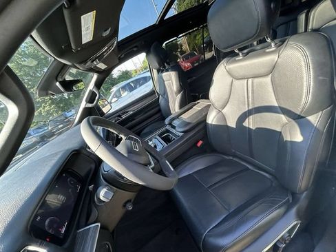 Used 2023 Jeep Wagoneer Series III w/ Premium Group I AWD/4WD image 15