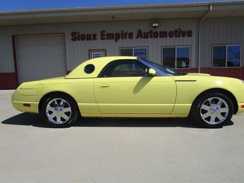 Used 2002 Ford Thunderbird RWD image 2