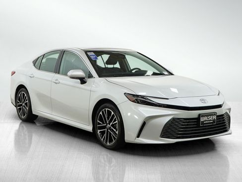 Used 2026 Toyota Camry XLE image 7