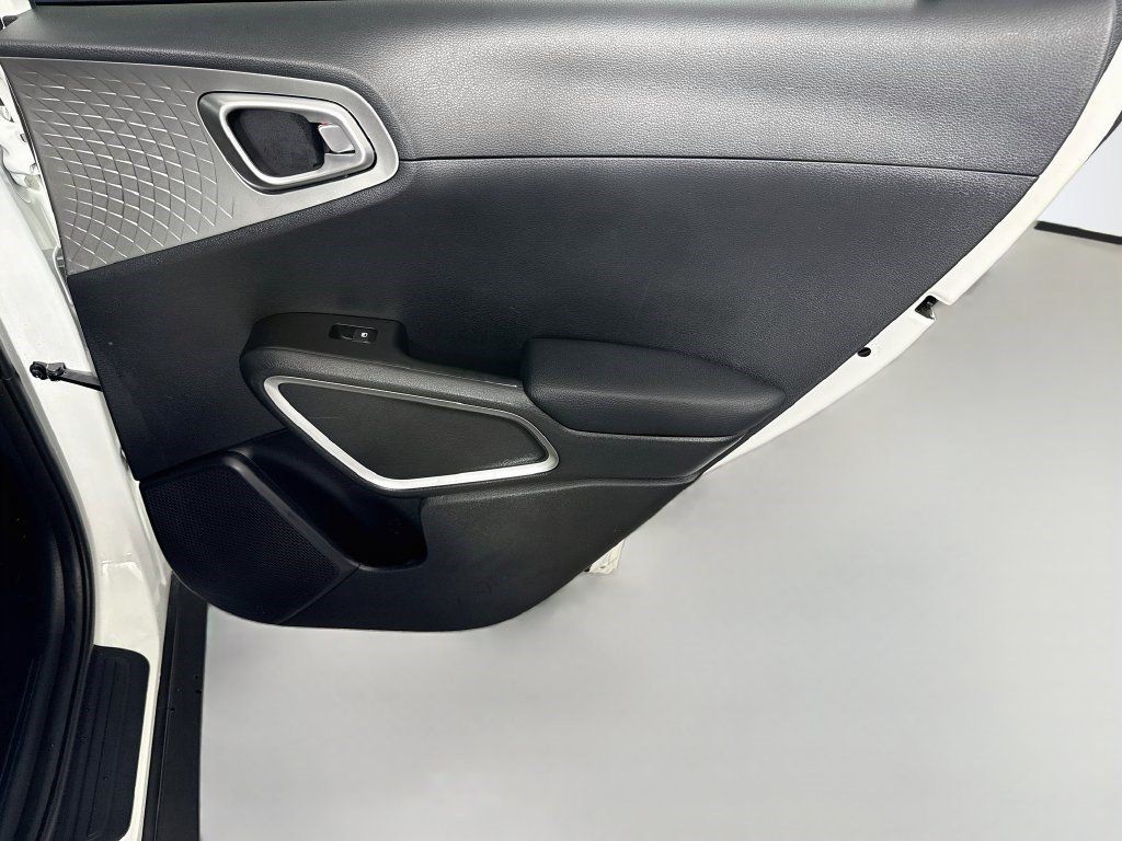 Used 2025 Kia Soul LX FWD image 26