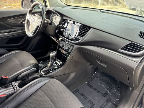 Used 2022 Buick Encore Preferred w/ Safety Package image 21