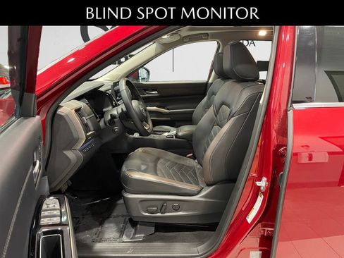 Used 2024 Nissan Pathfinder Platinum image 8