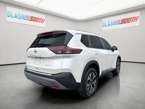 Used 2023 Nissan Rogue SV w/ SV Premium B Package AWD/4WD image 3