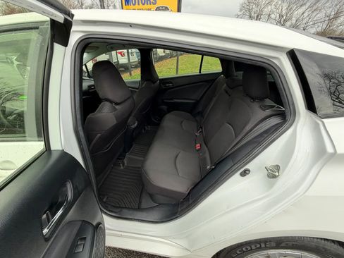 Used 2022 Toyota Prius LE image 19