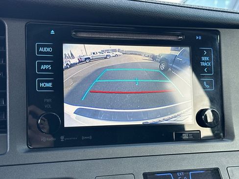 Used 2016 Toyota Sienna SE image 21