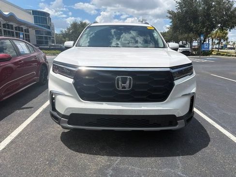Certified 2024 Honda Pilot Touring image 2