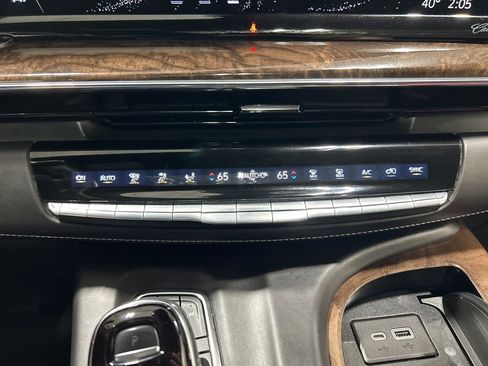 Used 2021 Cadillac Escalade Sport Platinum AWD/4WD image 25