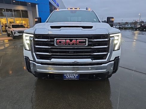 Used 2025 GMC Sierra 3500 SLE w/ SLE Value Package image 9