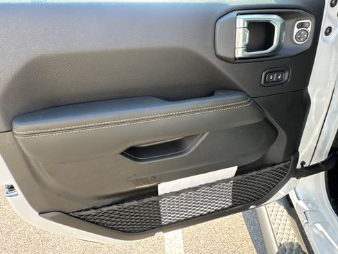New 2026 Jeep Gladiator Sport AWD/4WD image 12