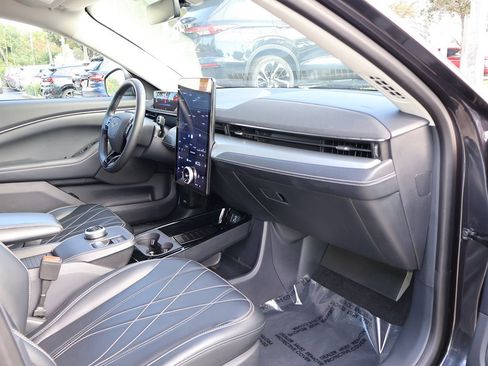 Used 2022 Ford Mustang Mach-E Select image 27