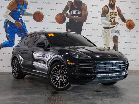 Used 2019 Porsche Cayenne AWD/4WD image 2