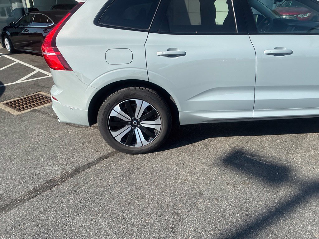 Used 2025 Volvo XC60 T8 Plus w/ Protection Package Premier AWD/4WD image 4