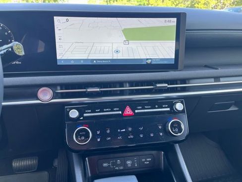 Used 2025 Hyundai Santa Cruz Limited image 8