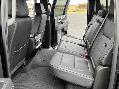 Used 2025 GMC Sierra 2500 Denali image 17