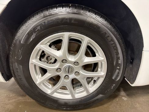 Used 2021 Chrysler Pacifica Touring-L FWD image 22