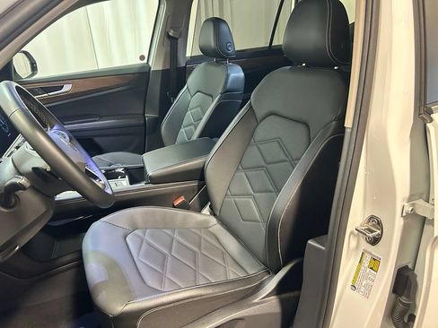 Used 2024 Volkswagen Atlas SE AWD/4WD image 8