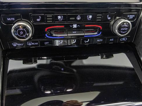 Used 2024 Jeep Grand Cherokee Overland w/ Luxury Tech Group IV image 30