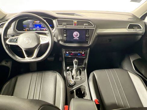 Used 2024 Volkswagen Tiguan SE image 30