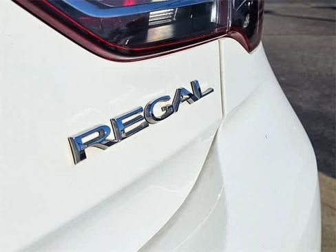 Used 2019 Buick Regal Preferred w/ Sights and Sounds Package image 11