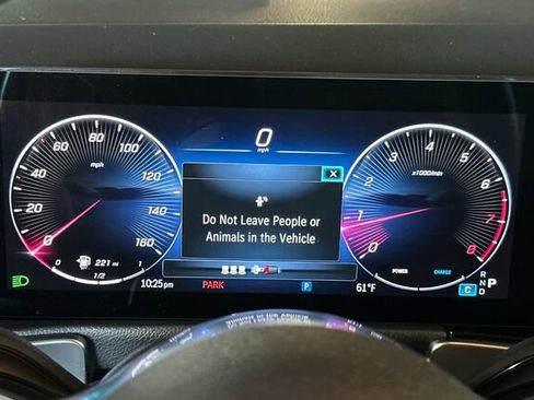 Used 2025 Mercedes-Benz GLB 250 image 33