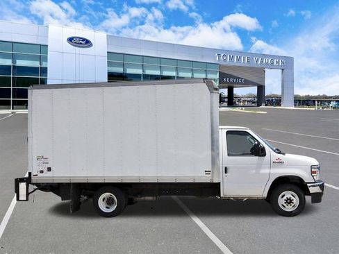 Used 2022 Ford E-350 and Econoline 350 Super Duty w/ Power Windows & Locks Group RWD image 5