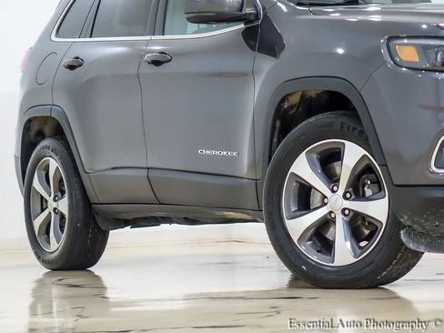 Used 2019 Jeep Cherokee Limited AWD/4WD image 4