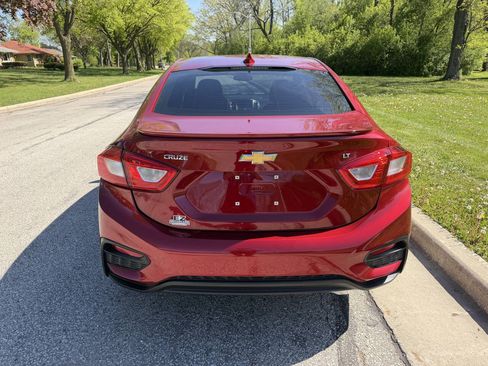 Used 2018 Chevrolet Cruze LT w/ Convenience Package FWD image 4