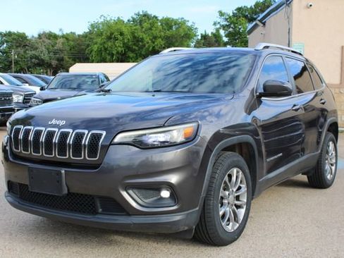 Used 2019 Jeep Cherokee Latitude Plus w/ Comfort/Convenience Group FWD image 7