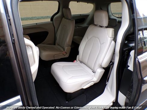 Used 2017 Chrysler Pacifica Touring-L Plus image 21