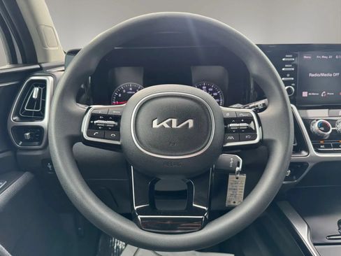 Used 2022 Kia Sorento LX FWD image 24