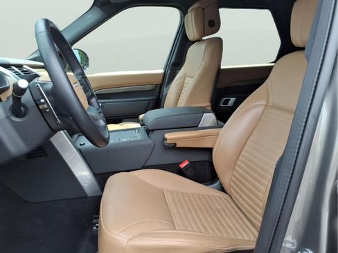 Used 2024 Land Rover Discovery Metropolitan Edition AWD/4WD image 15