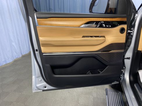 Used 2022 Jeep Grand Wagoneer Series III w/ Rear Seat Video Group 1 image 11