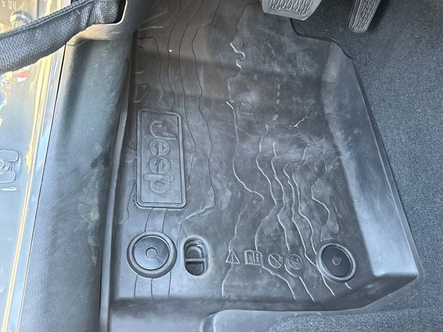 Used 2023 Jeep Gladiator Overland AWD/4WD image 23