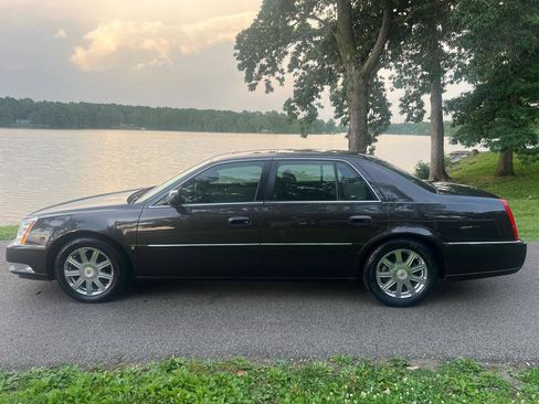 Used 2008 Cadillac DTS FWD image 1