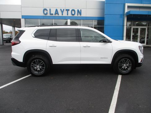 Used 2025 GMC Acadia Elevation image 2