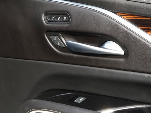 Used 2021 Cadillac Escalade Premium Luxury w/ LPO, Illumination Package image 15