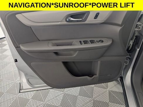 Used 2016 Chevrolet Traverse LT FWD image 10