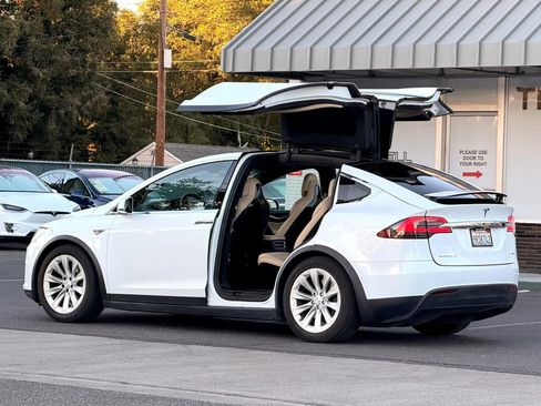 Used 2016 Tesla Model X 75D AWD/4WD image 7