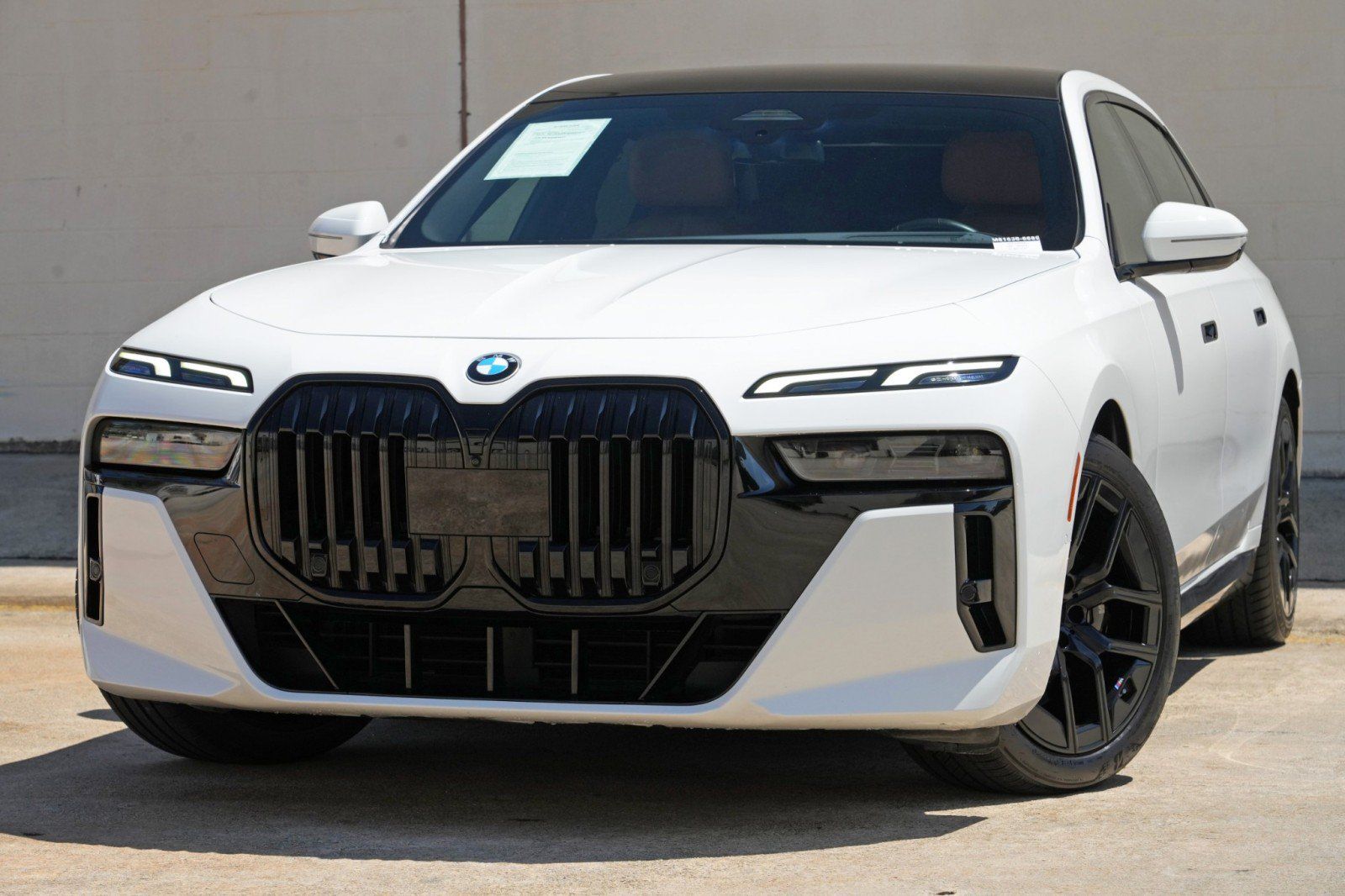 Used 2023 BMW 740i w/ Parking Assistance Package RWD image 3