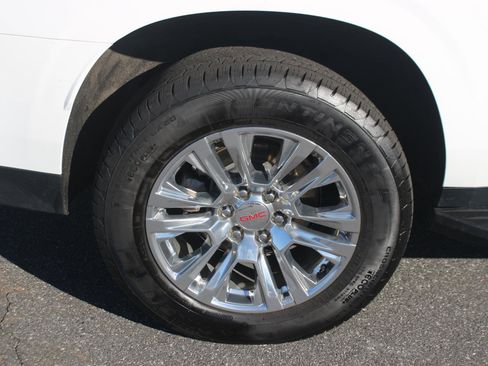 Used 2025 GMC Yukon XL Denali AWD/4WD image 39