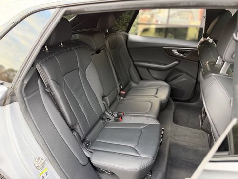 Used 2021 Audi Q8 Premium image 39