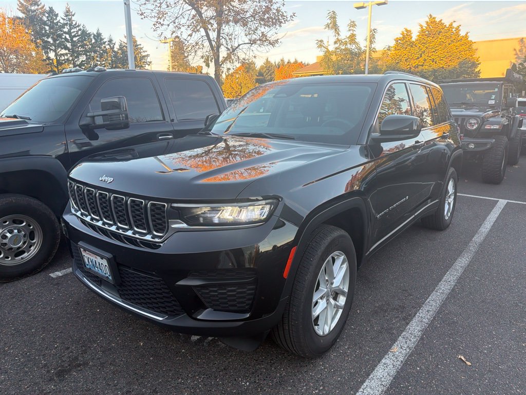 Certified 2023 Jeep Grand Cherokee Laredo X AWD/4WD image 3