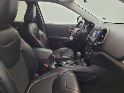 Used 2019 Jeep Cherokee Latitude Plus w/ Cold Weather Group AWD/4WD image 21